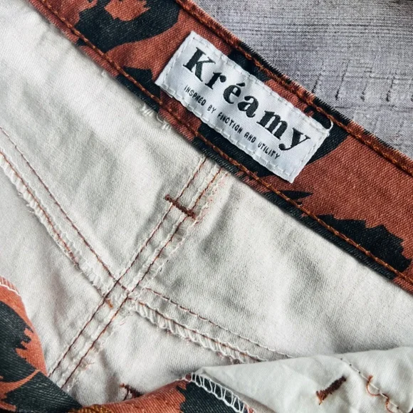 *SOLD* Kreamy NYC Leopard Print Mini Skirt - Picture 3 of 4